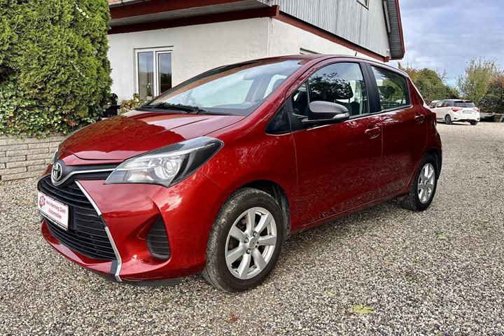 Rød Toyota Yaris fra 2014