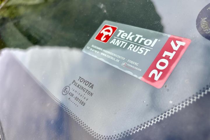 Rød Toyota Yaris fra 2014
