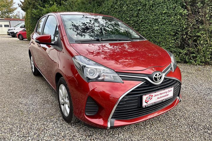 Rød Toyota Yaris fra 2014