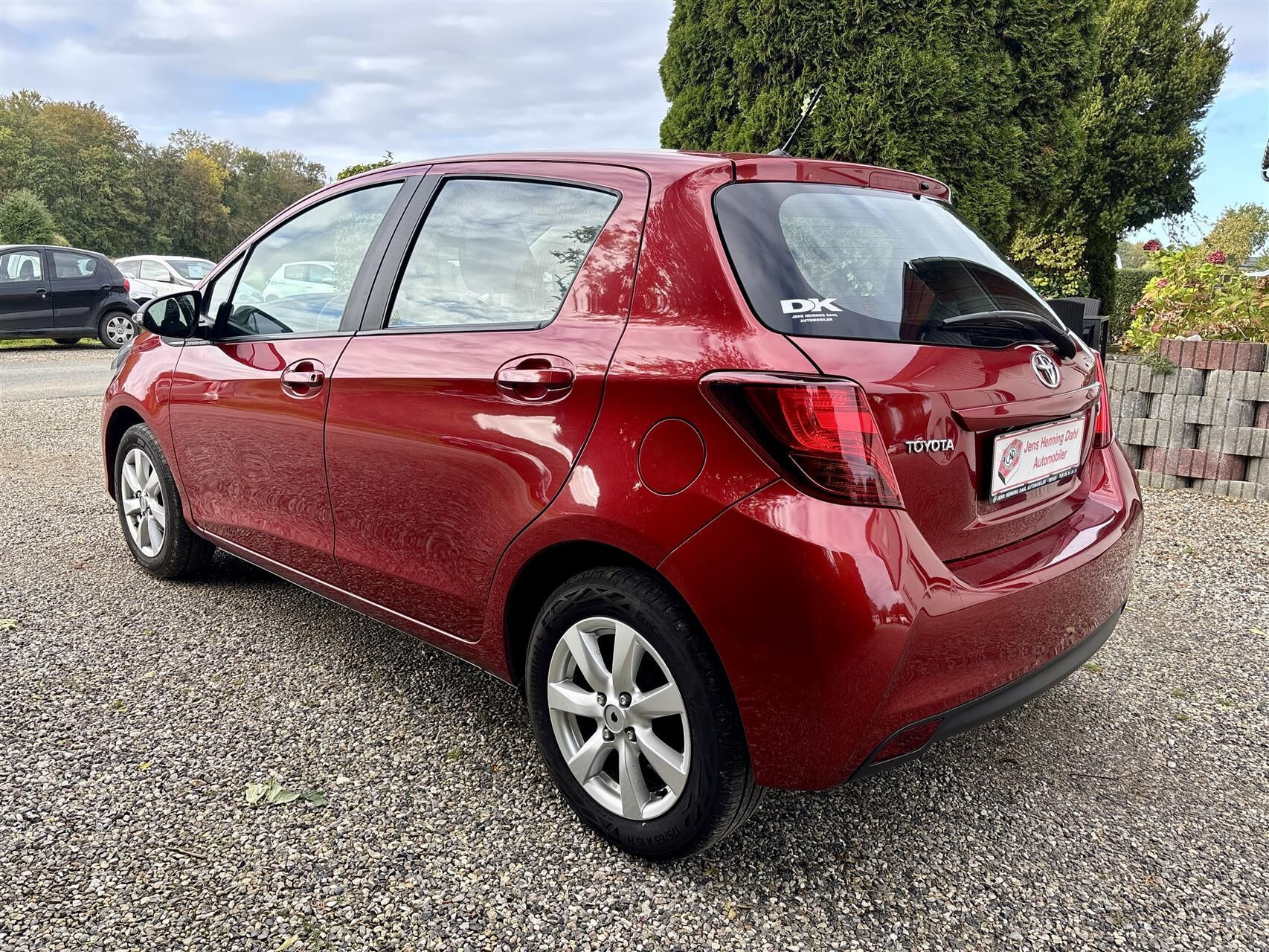 Rød Toyota Yaris fra 2014