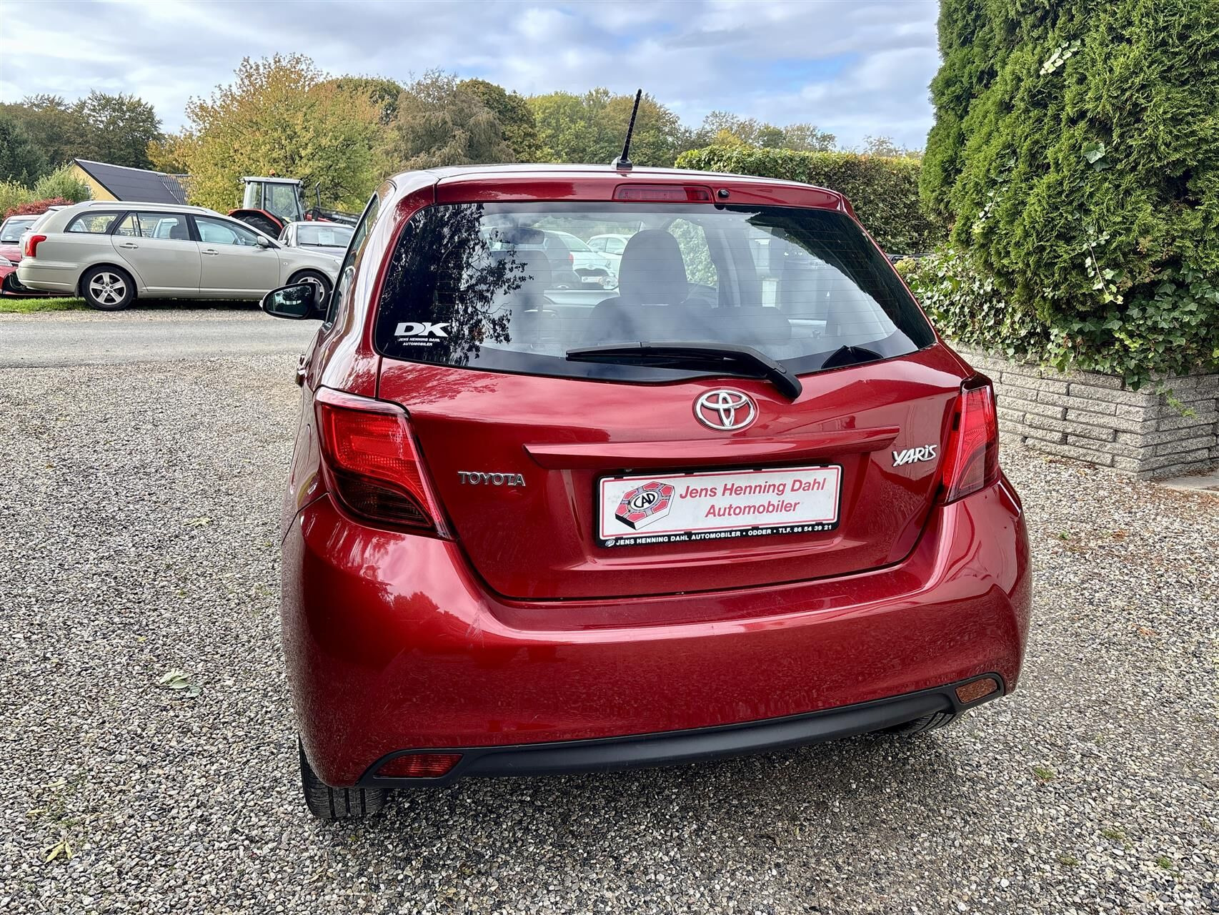Rød Toyota Yaris fra 2014