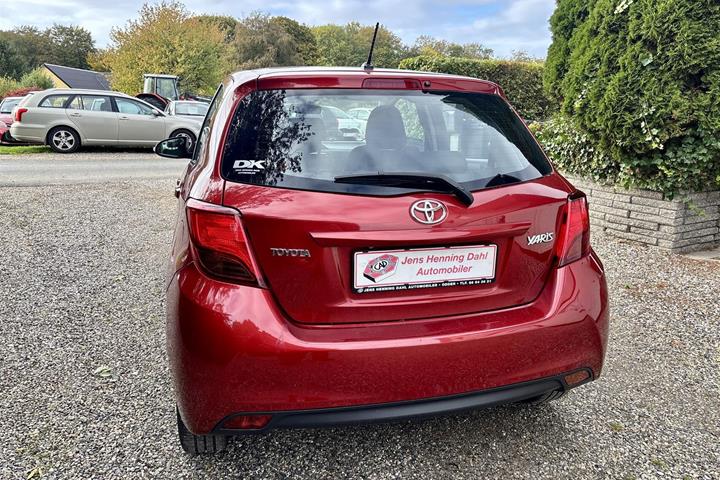 Rød Toyota Yaris fra 2014