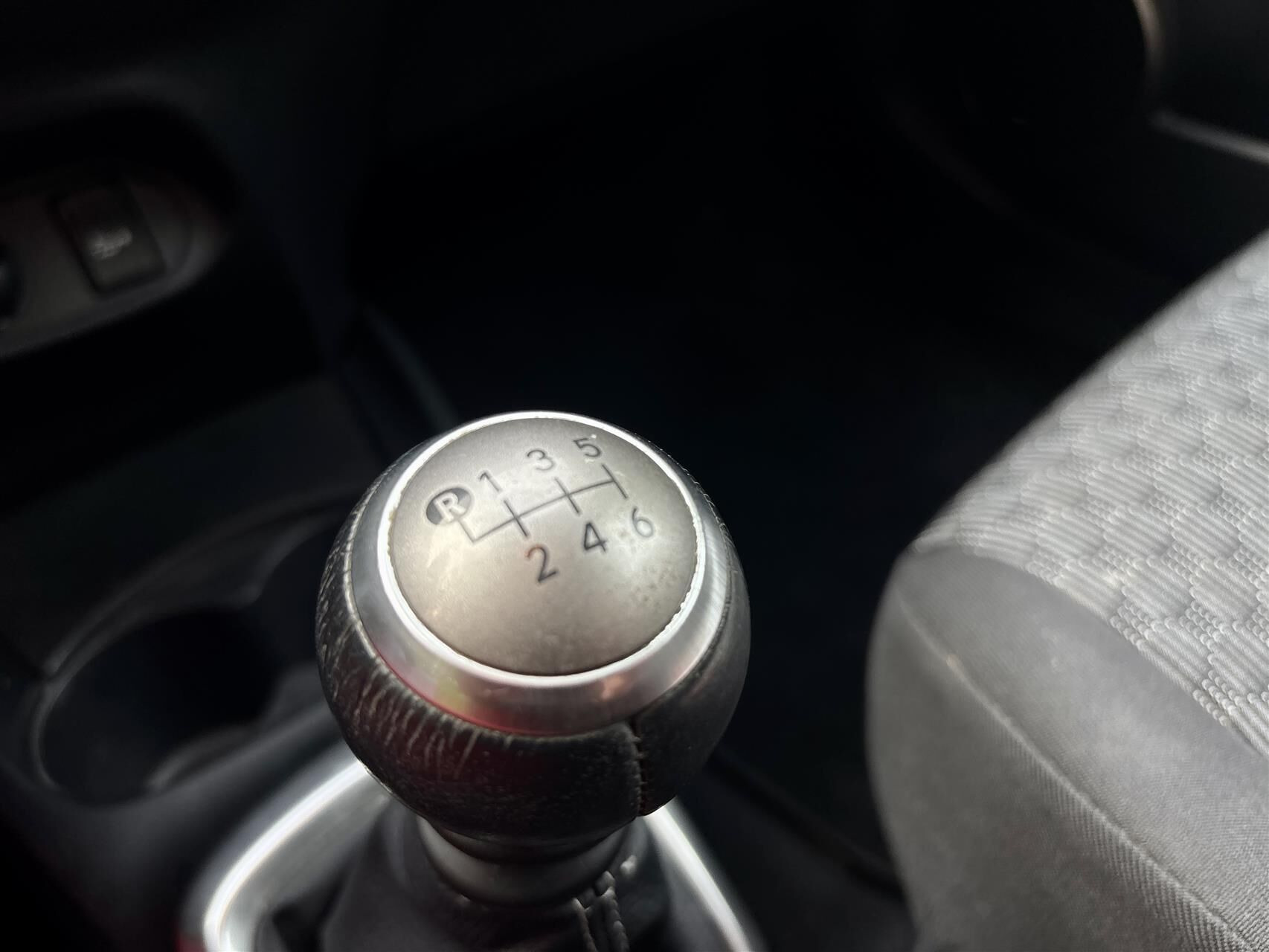 Rød Toyota Yaris fra 2014