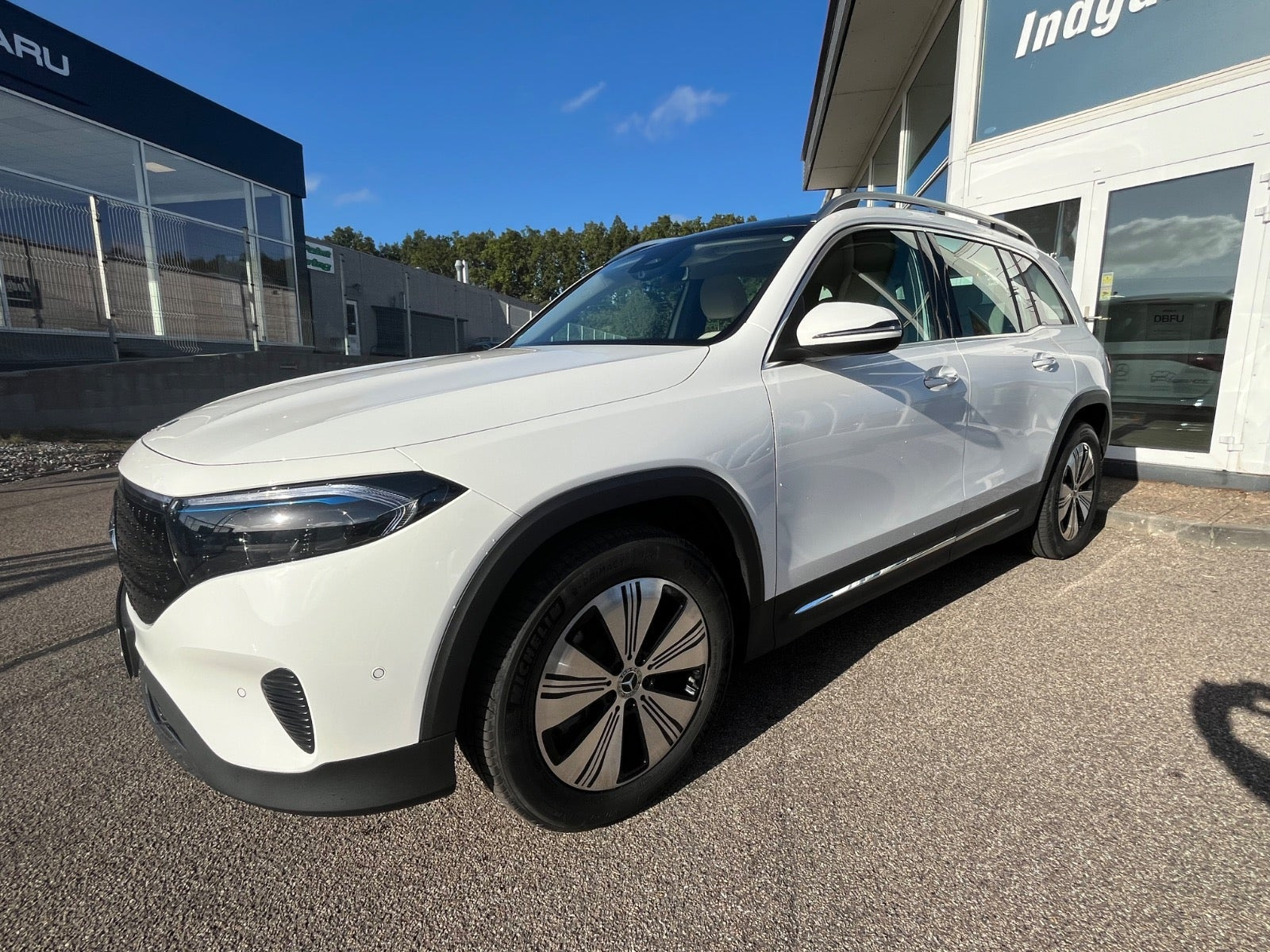 Hvid Mercedes EQB250+ fra 2025