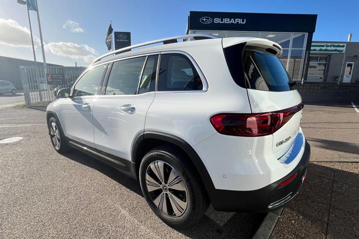 Hvid Mercedes EQB250+ fra 2025
