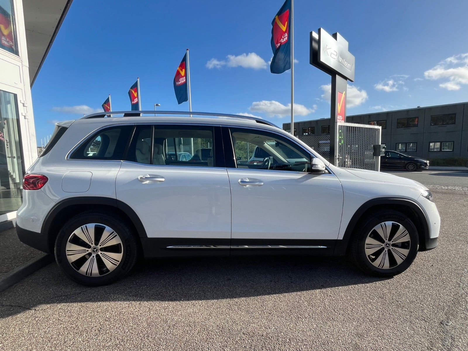 Hvid Mercedes EQB250+ fra 2025