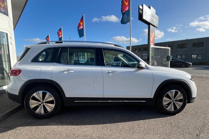 Hvid Mercedes EQB250+ fra 2025