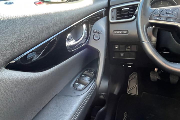 Sort Nissan Qashqai fra 2019