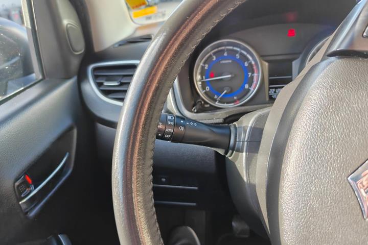 Gul Suzuki Baleno fra 2016