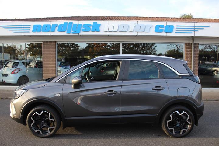 Grå Opel Crossland fra 2021