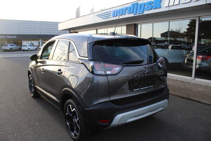 Grå Opel Crossland fra 2021