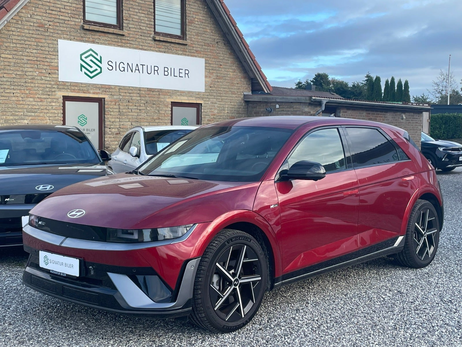 Rød Hyundai Ioniq 5 fra 2025