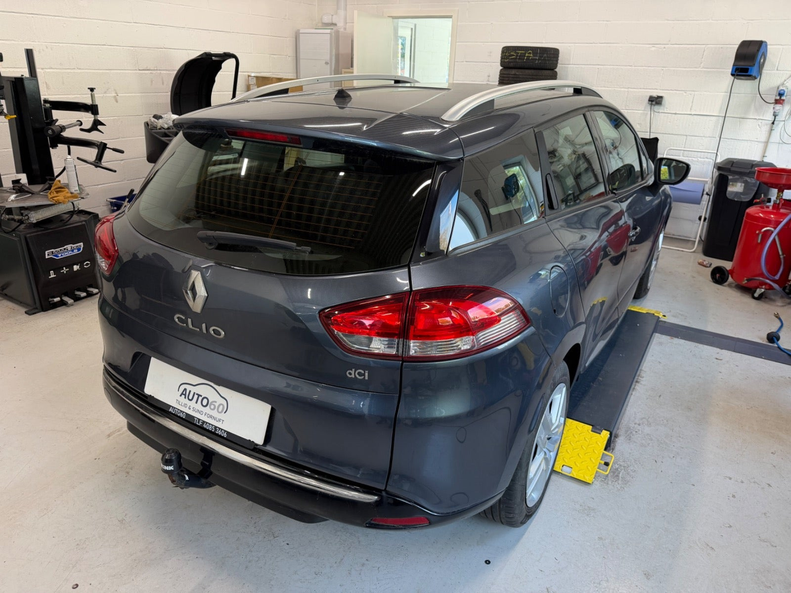 Grå Renault Clio IV fra 2016
