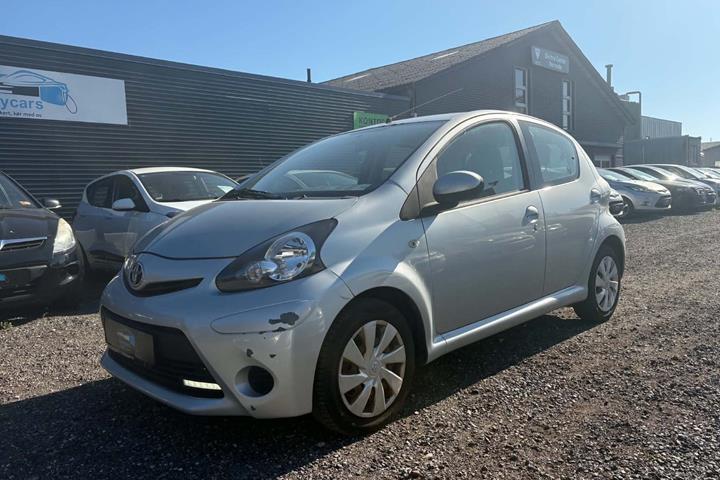 Sølv Toyota Aygo fra 2012