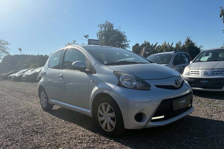 Sølv Toyota Aygo fra 2012