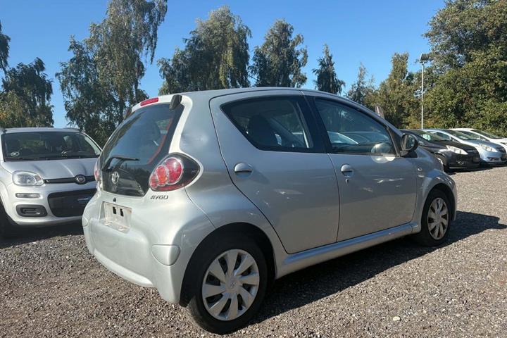 Sølv Toyota Aygo fra 2012