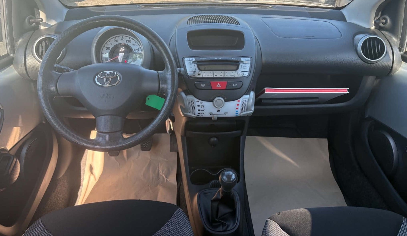 Sølv Toyota Aygo fra 2012