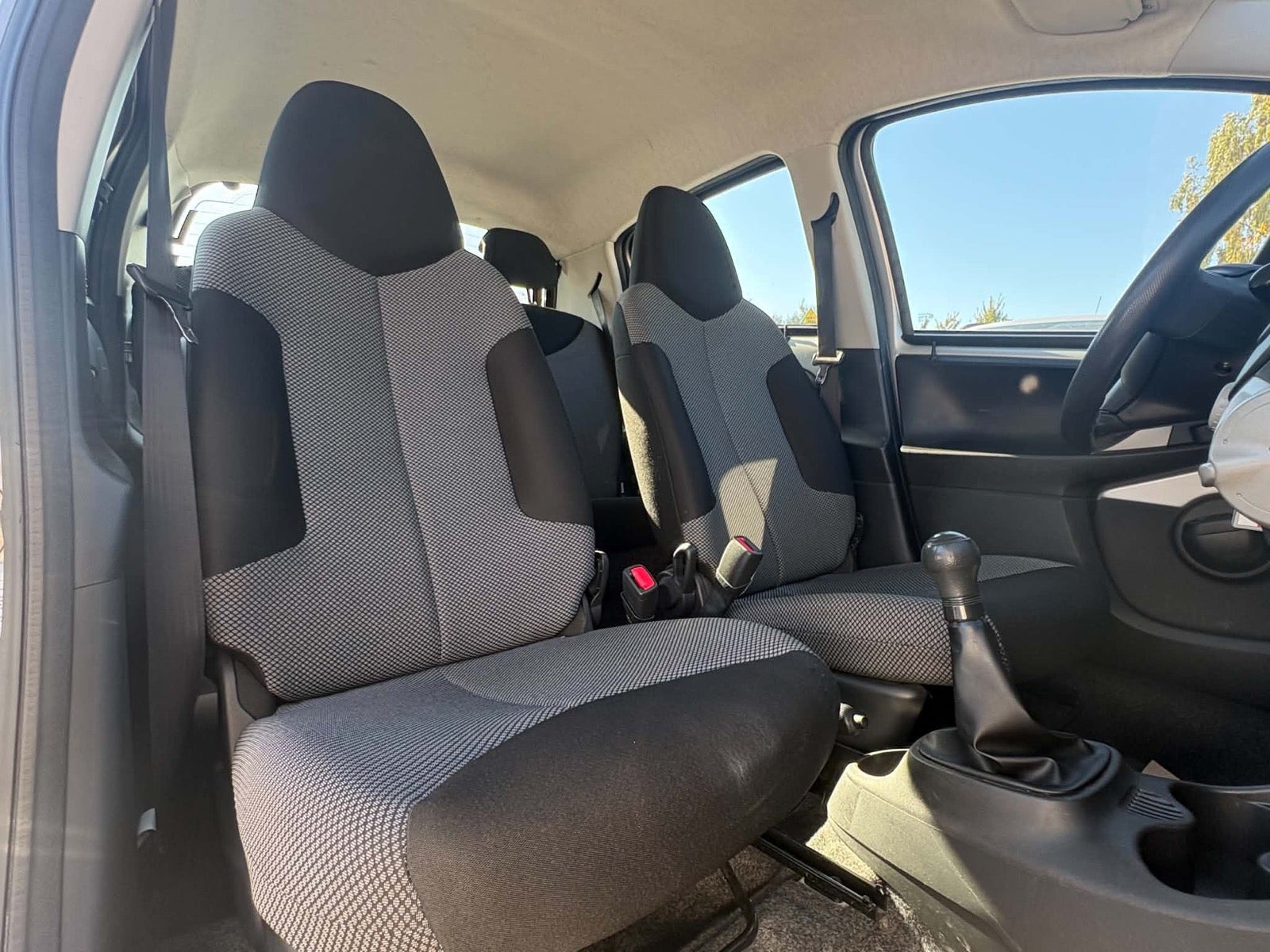 Sølv Toyota Aygo fra 2012
