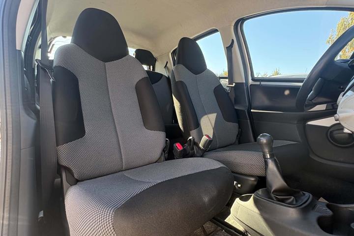 Sølv Toyota Aygo fra 2012