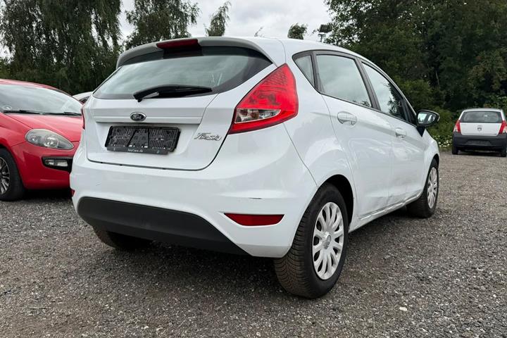 Hvid Ford Fiesta fra 2011