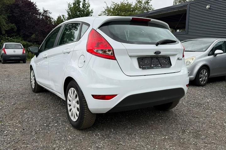 Hvid Ford Fiesta fra 2011