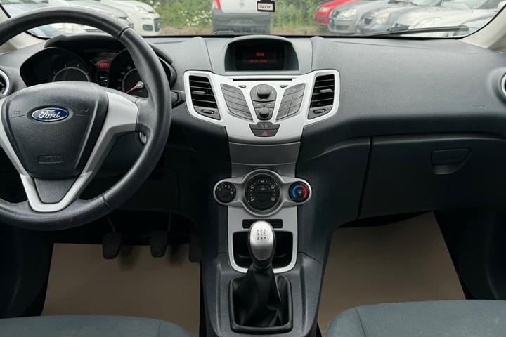 Hvid Ford Fiesta fra 2011