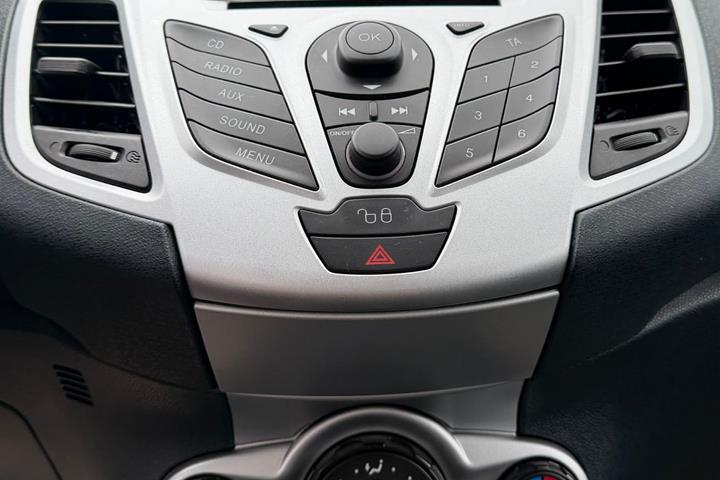 Hvid Ford Fiesta fra 2011