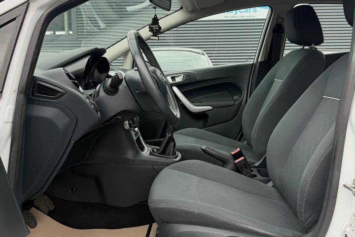 Hvid Ford Fiesta fra 2011
