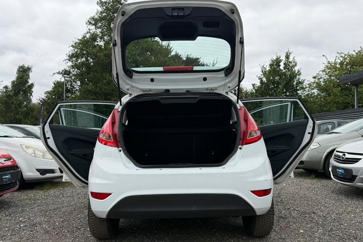 Hvid Ford Fiesta fra 2011