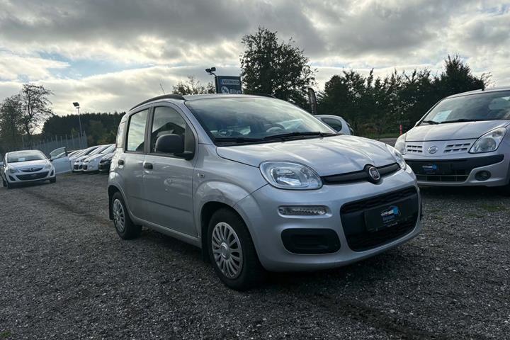 Sølv Fiat Panda fra 2012