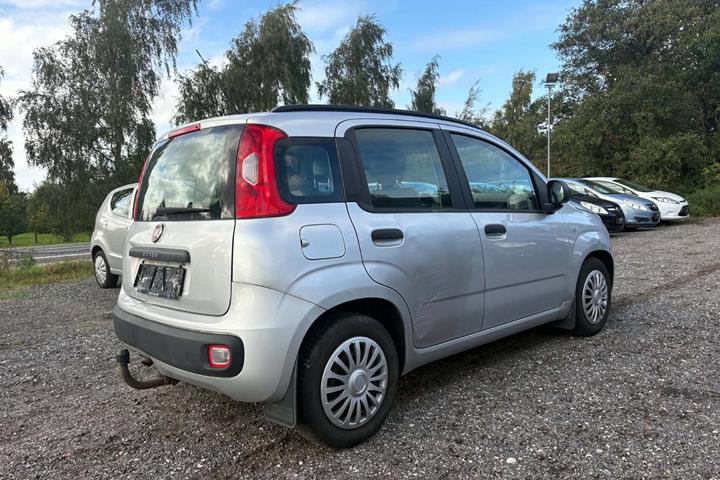 Sølv Fiat Panda fra 2012