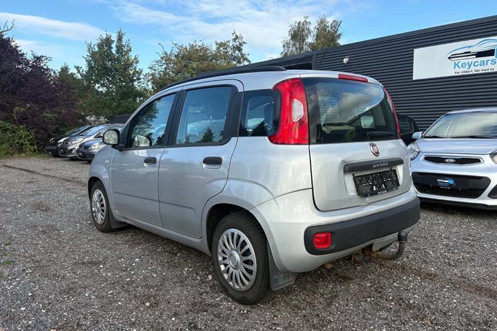 Sølv Fiat Panda fra 2012