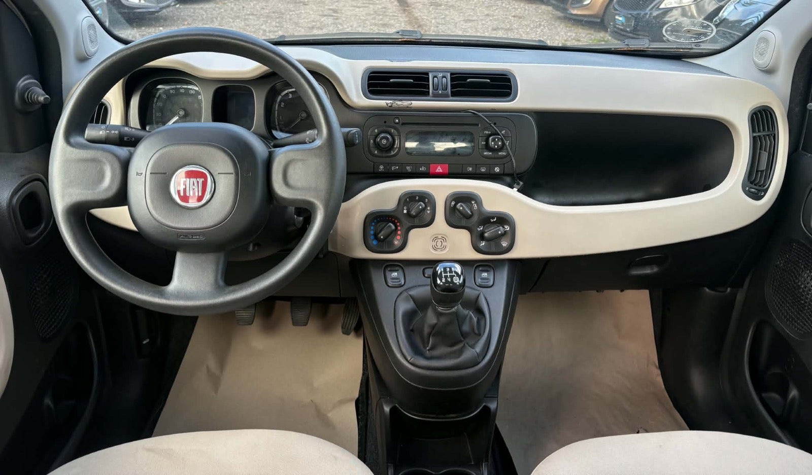 Sølv Fiat Panda fra 2012