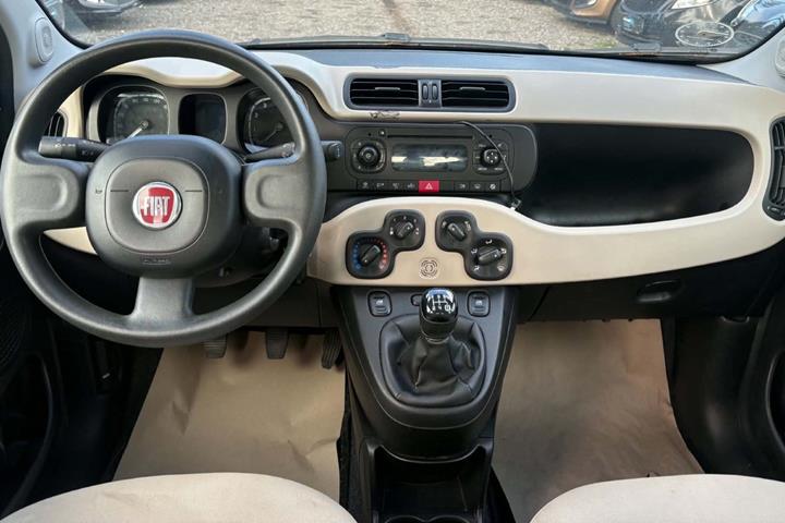 Sølv Fiat Panda fra 2012