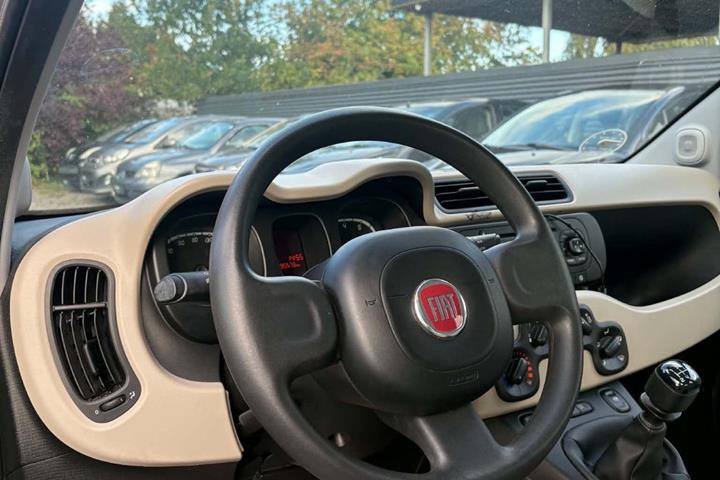 Sølv Fiat Panda fra 2012