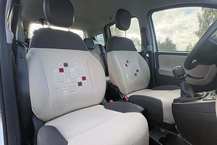 Sølv Fiat Panda fra 2012