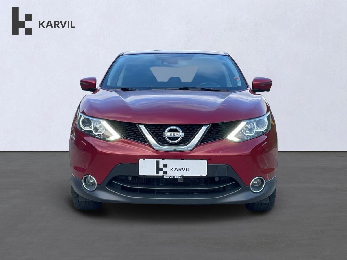 Rød Nissan Qashqai fra 2016