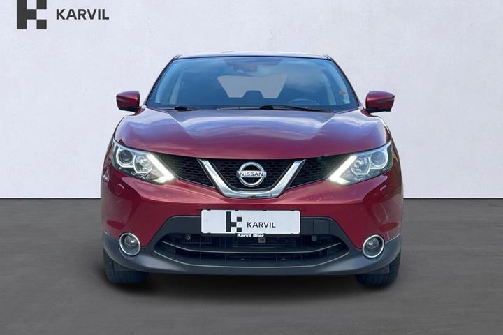 Rød Nissan Qashqai fra 2016