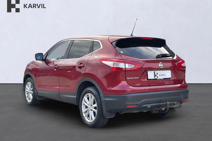 Rød Nissan Qashqai fra 2016