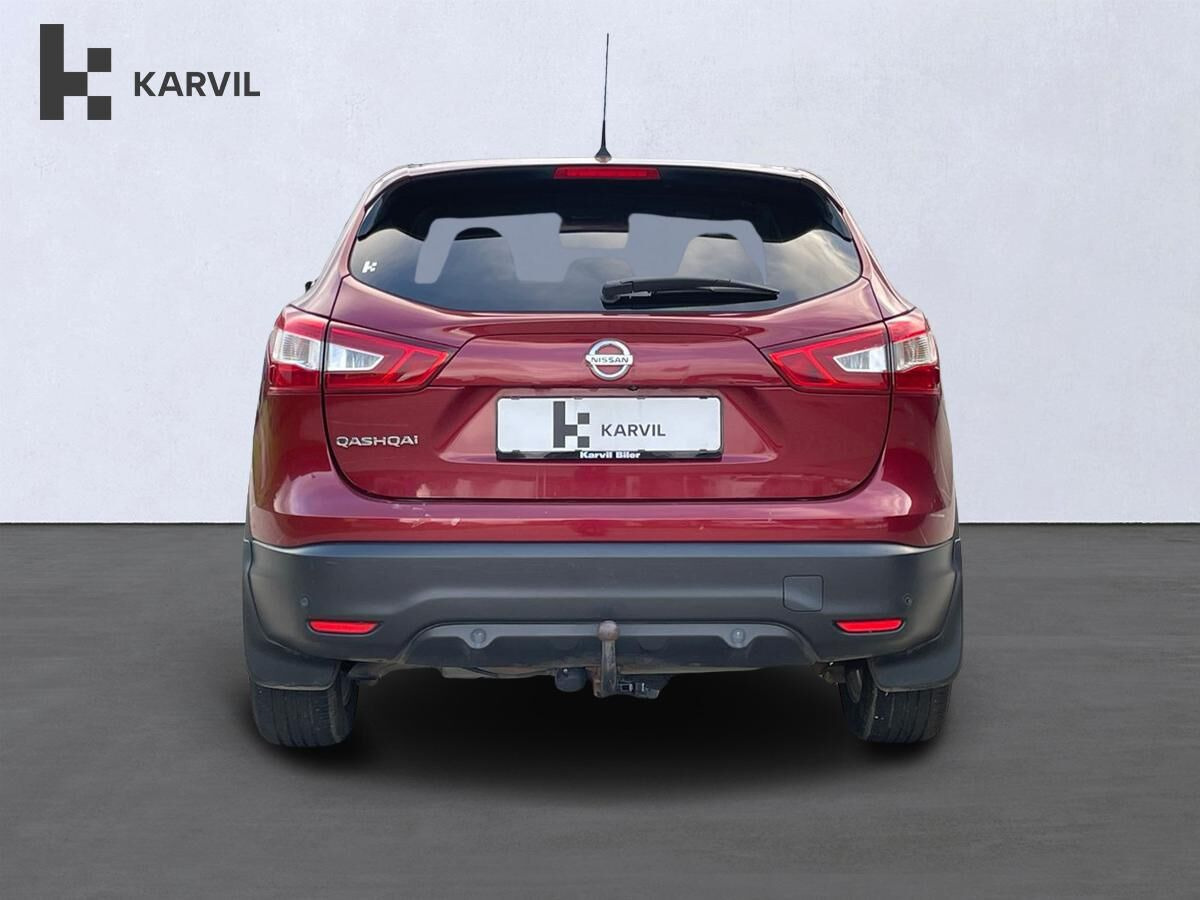 Rød Nissan Qashqai fra 2016