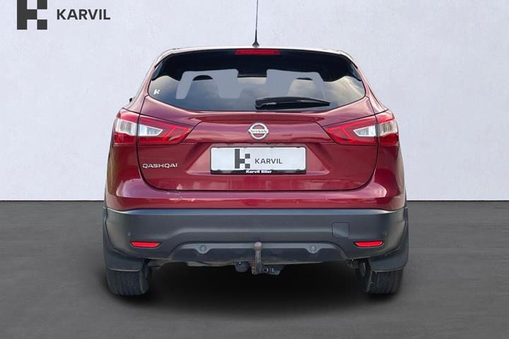 Rød Nissan Qashqai fra 2016
