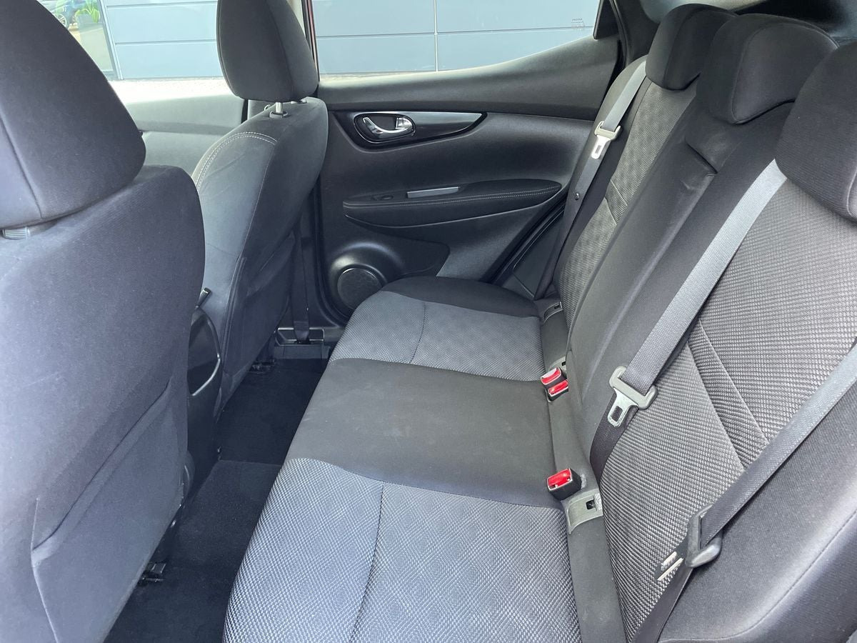 Rød Nissan Qashqai fra 2016