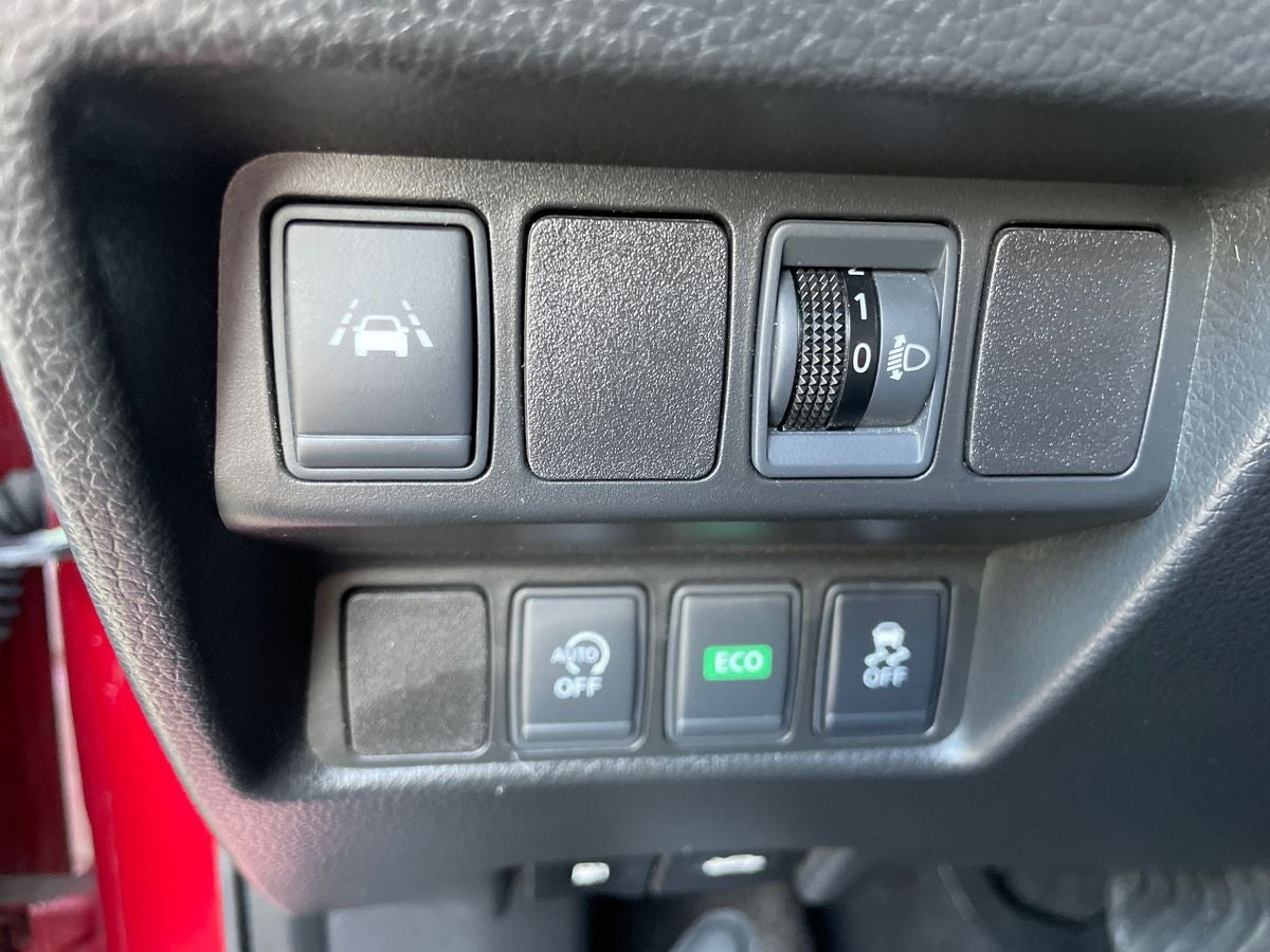 Rød Nissan Qashqai fra 2016