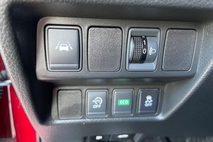 Rød Nissan Qashqai fra 2016