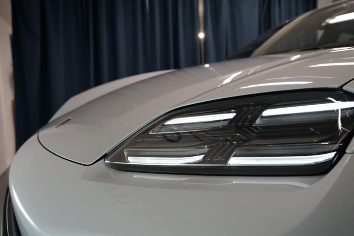 Grå Porsche Macan 4S fra 2025