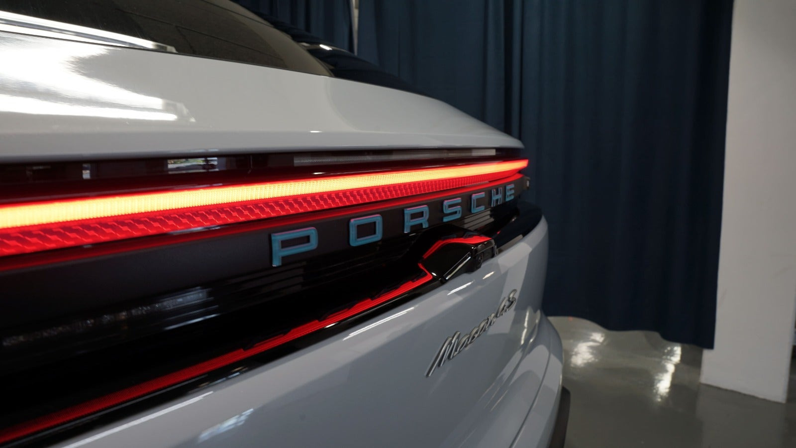 Grå Porsche Macan 4S fra 2025