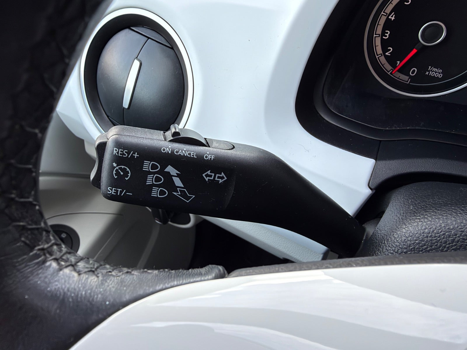 Hvid VW UP! fra 2018