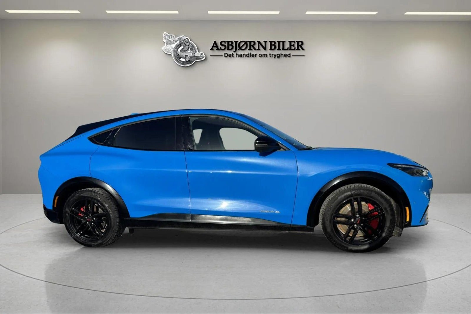 Blå Ford Mustang Mach-E fra 2022