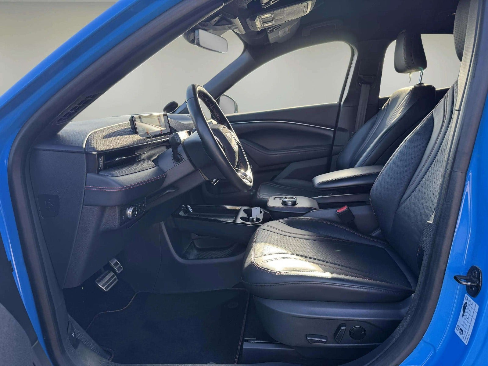 Blå Ford Mustang Mach-E fra 2022