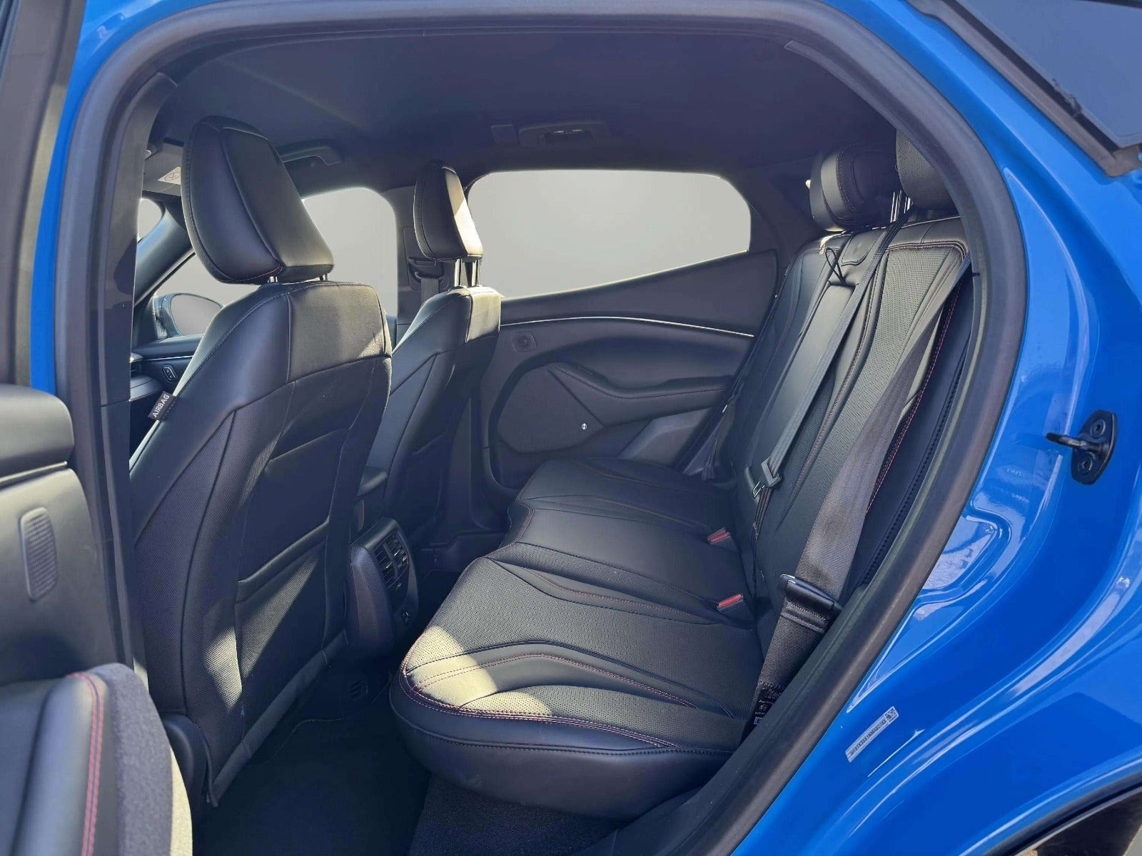 Blå Ford Mustang Mach-E fra 2022